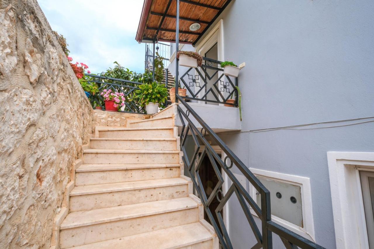 Yigit Apart Kalkan Luaran gambar